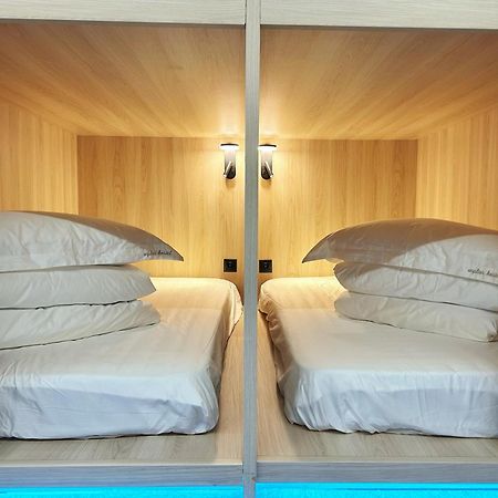 Unplan Hostel Madrid Eksteriør bilde