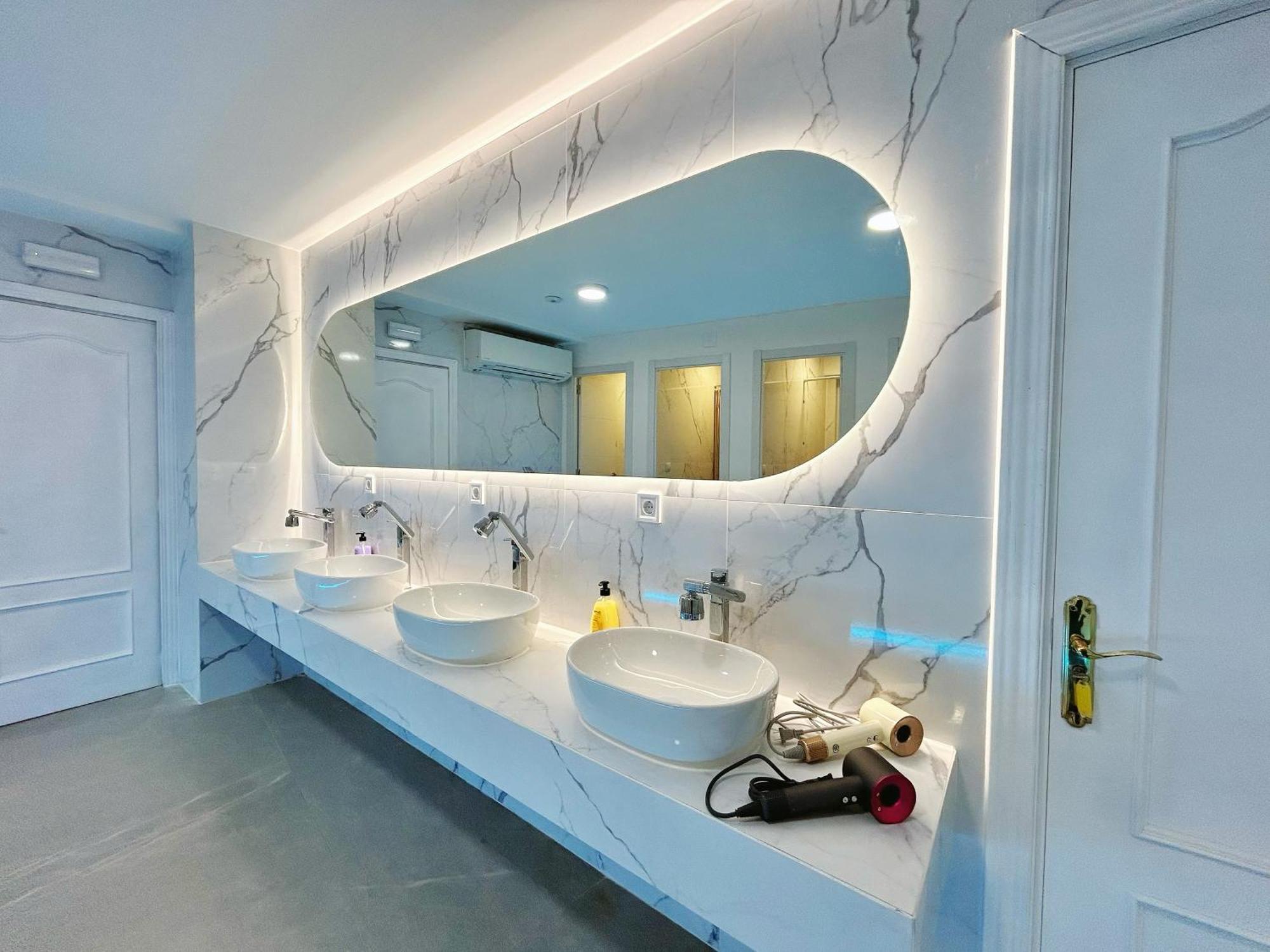 Unplan Hostel Madrid Eksteriør bilde