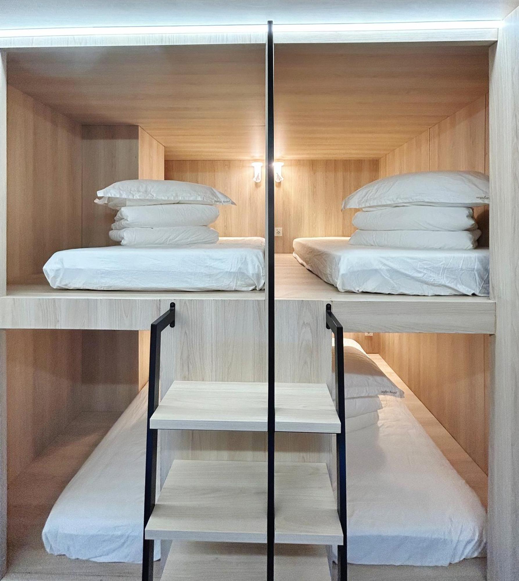 Unplan Hostel Madrid Eksteriør bilde
