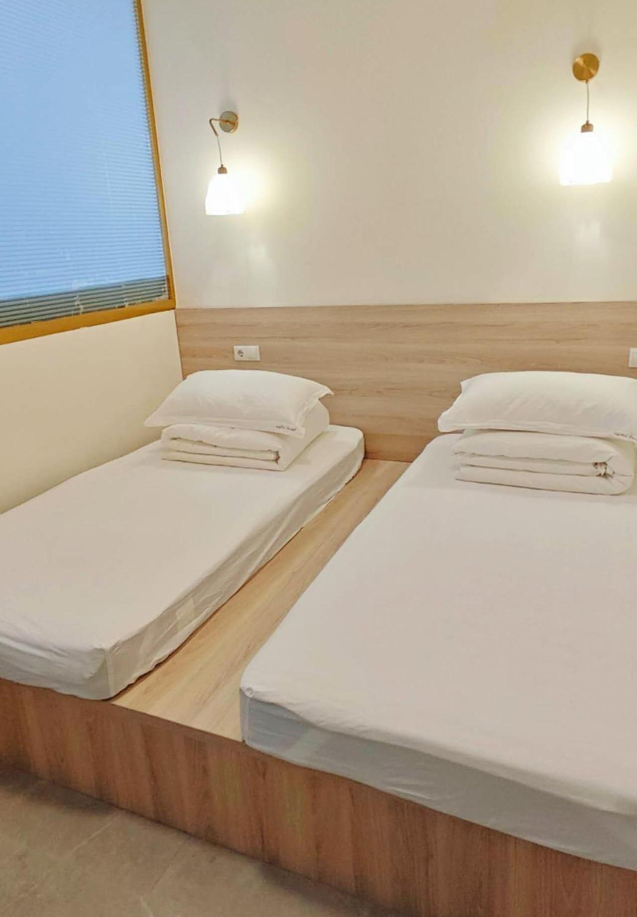 Unplan Hostel Madrid Eksteriør bilde